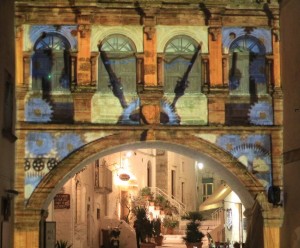 Ostuni, piazzetta Cattedrale, arco Scoppa
