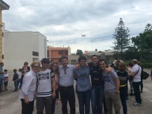 Prof. Mimmo Aprile e il team di studenti allo Scratch day