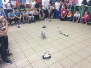 Un momento dell'esibizione dei Lego Mindstorm