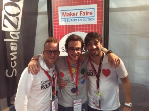 Vito con i ragazzi di scuolaZoo allo stand della MF15